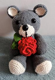 orsetto fatto a mano all'uncinetto 