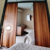 Armadio camera da letto e divano 