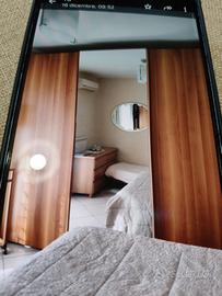 Armadio camera da letto e divano 