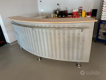 Reception tavolo con mobiletto