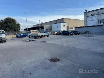 Parcheggio in spiazzale sorvegliato