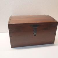 Cassetta legno a forma di forziere