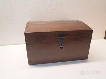 Cassetta legno a forma di forziere