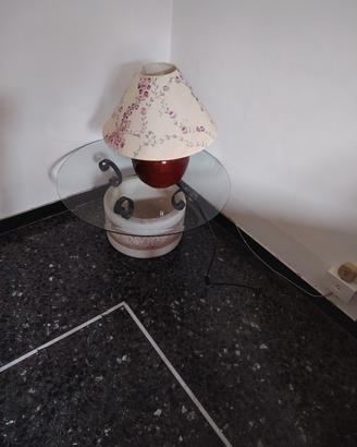 tavolino  cristallo con lampada 