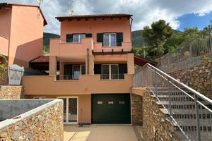 Villa di 240 m² con 5 locali e box auto doppio a C