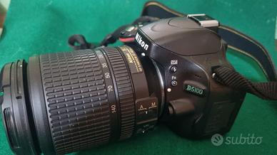 Nikon D5100  con Nikon 18-140