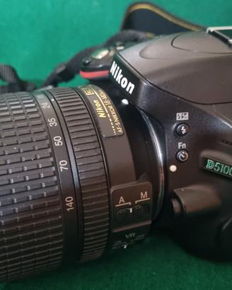 Nikon D5100  con Nikon 18-140