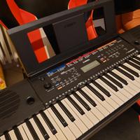 Tastiera Yamaha PSR E263 Come Nuova 