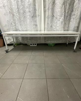 Carrello con ruote