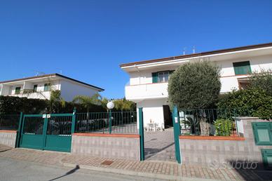 PORZIONE DI BIFAMILIARE A CAPACCIO