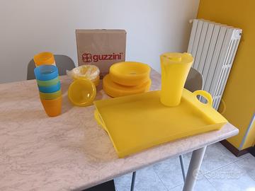 servizio in plastica da campeggio 