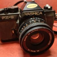 Fotocamera Yashica FX-3 con obiettivo 