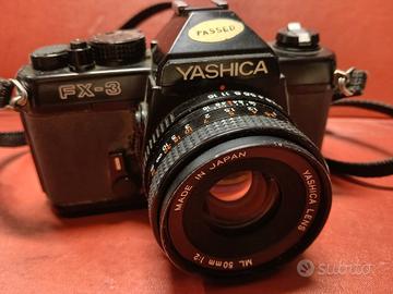 Fotocamera Yashica FX-3 con obiettivo 