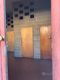 Cantina ampia piano terra con accesso carraio