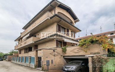 Elegante porzione di bifamiliare indipendente con