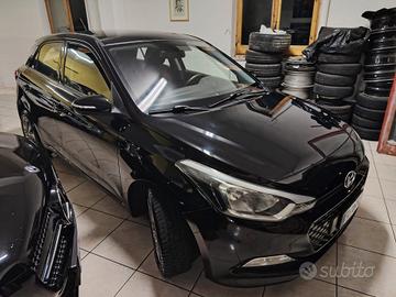 Hyundai i20 1.1 CRDi Comfort-Cerchi lega-Led-Pdc-