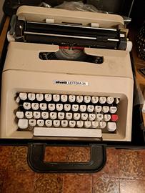 Macchina da scrivere Olivetti Lettera 35
