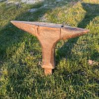 Vecchia incudine in ferro kg. 17,5