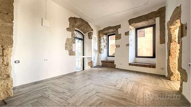 Locale dalle ampie dimensioni in zona centrale