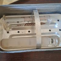 Bollitore con siringa in vetro vintage 