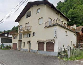 Immobile in asta di 260 m² con 3 locali e box auto