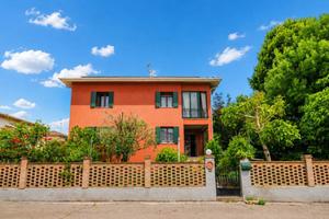 Villa di 330 m² con più di 5 locali a Cento
