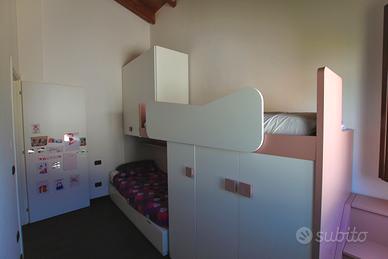 Cameretta a ponte con letto soppalcato