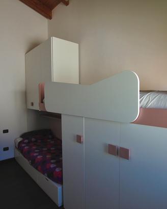 Cameretta a ponte con letto soppalcato