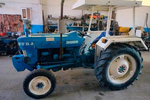 trattore Ford 3000 