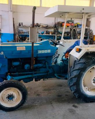 trattore Ford 3000 