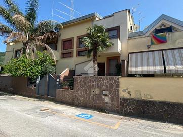 VILLA A SCHIERA A SANTA MARIA A VICO