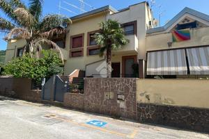 VILLA A SCHIERA A SANTA MARIA A VICO