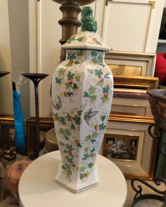 Vaso in porcellana con coperchio “MARU” a mano