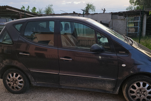 Auto mercedes classe a berlina 1600, nera