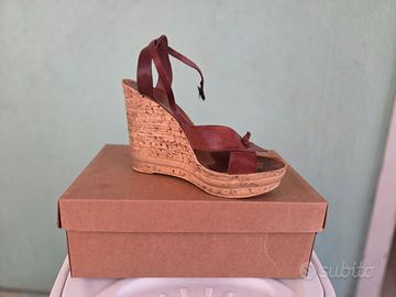 Sandalo con zeppa cuoio