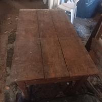 Vecchio tavolo con tavoloni 