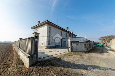 CASA SEMINDIPENDENTE A FRASSINETO PO