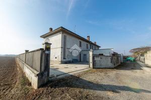 CASA SEMINDIPENDENTE A FRASSINETO PO