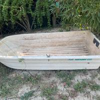 Barca in vetroresina da lago