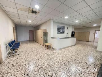 Stanze arredate in coworking, in centro uffici