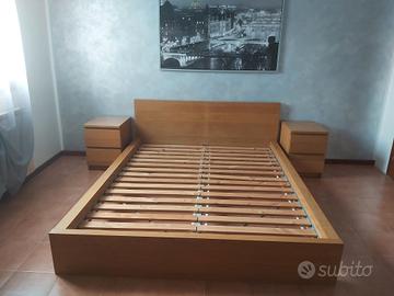 Letto matrimoniale + comodini