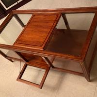 Tavolinetto Da Salotto In Noce Con Vetrinetta