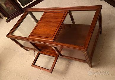 Tavolinetto Da Salotto In Noce Con Vetrinetta