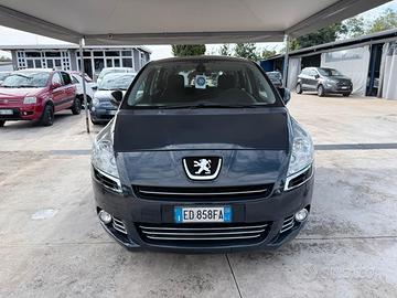 Peugeot 5008 1.6 HDi 112CV cambio robotizzato Tecn