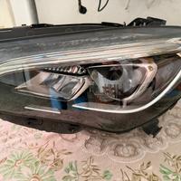 Faro mercedes cla