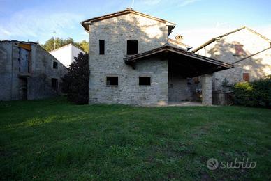 Casa indipendente di 350 m² con più di 5 locali e 