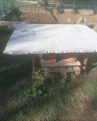 Lastra in pietra per tavolo da giardino