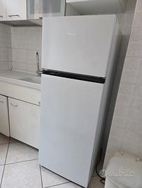 Frigorifero Hisense Doppia Porta - 144x55x55 cm - 