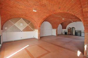 Torrita di Siena (SI), fondo commerciale-direziona