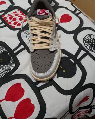 scarpe Travis Scott reverse 